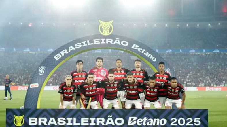 Imagem de Flamengo derrota Ceará e coroa ano mágico com título Brasileiro