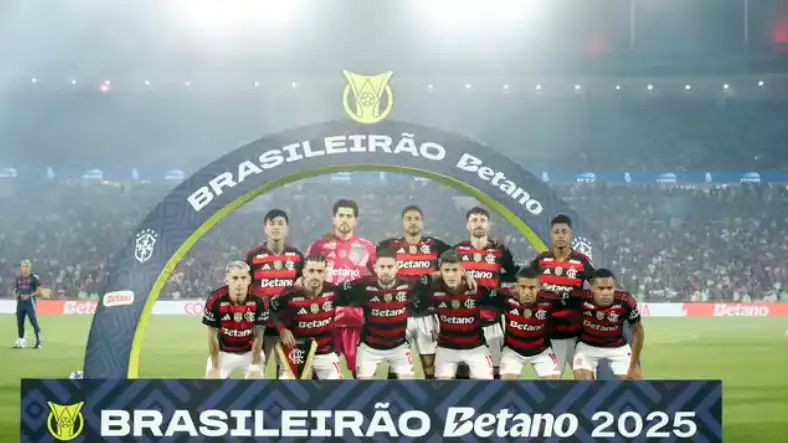Imagem de Flamengo derrota Ceará e coroa ano mágico com título Brasileiro