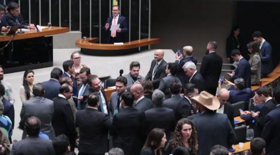 Imagem de Como cada deputado votou na aprovação do PL da dosimetria