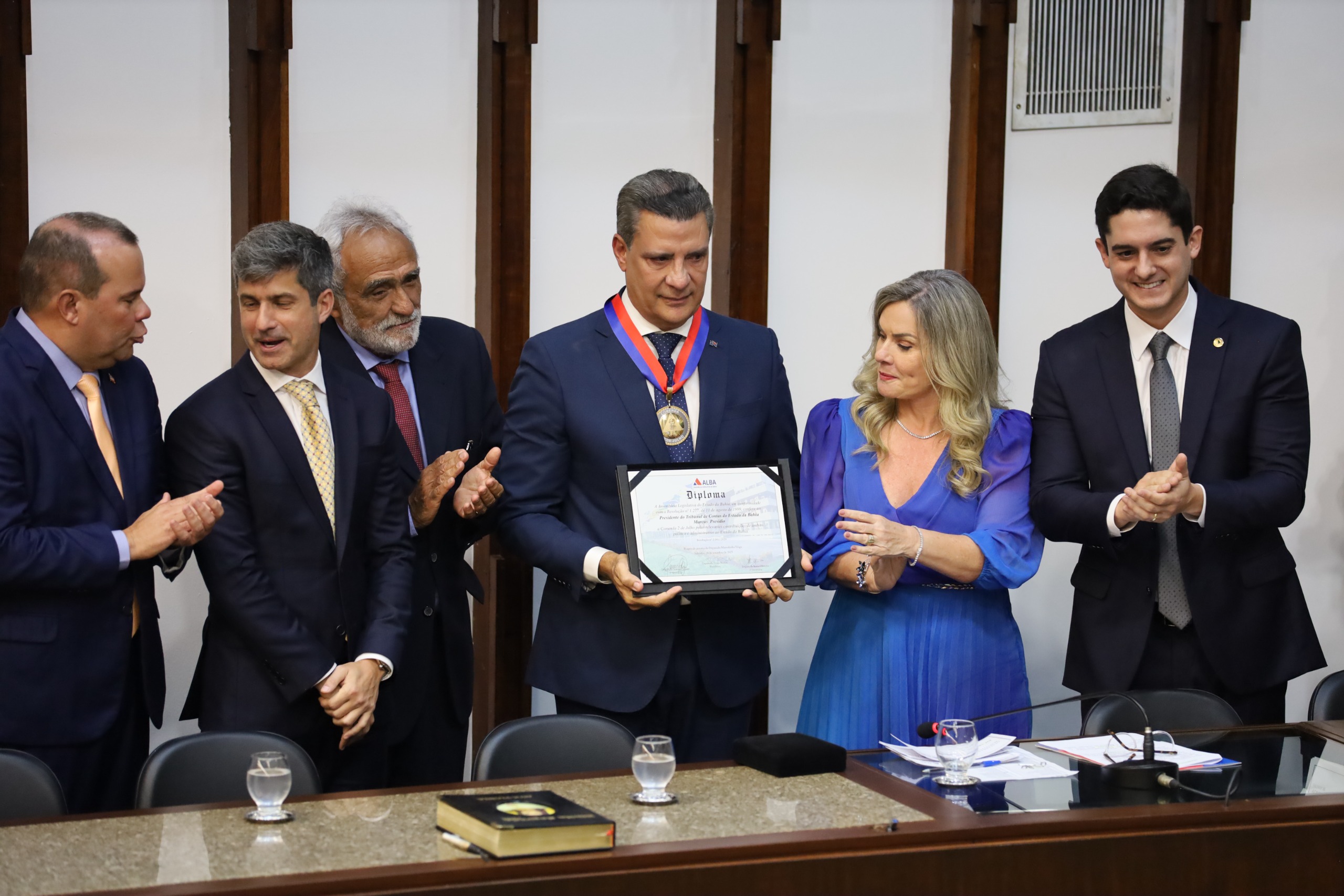 Imagem de Presidente do TCE/BA é homenageado com a Comenda 2 de Julho por trajetória dedicada ao serviço público