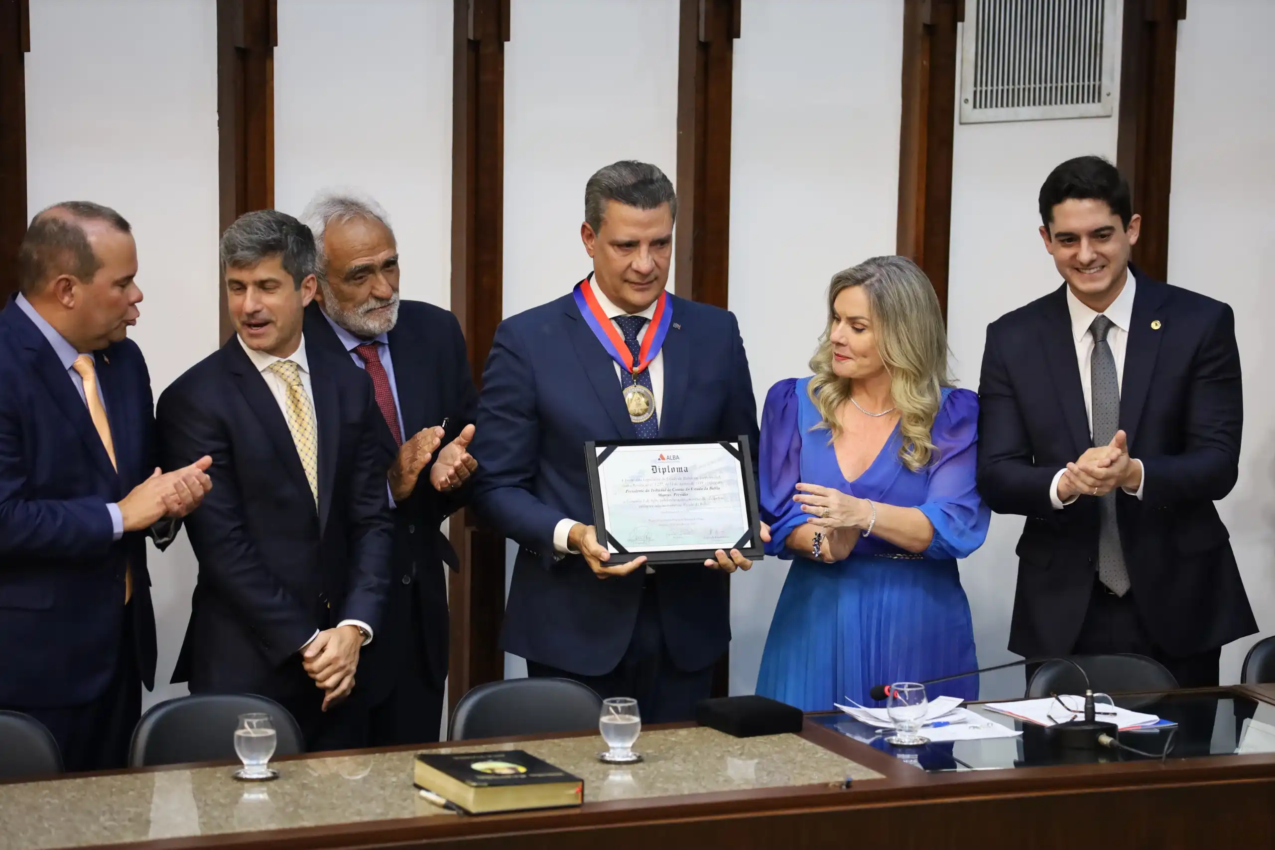 Imagem de Presidente do TCE/BA é homenageado com a Comenda 2 de Julho por trajetória dedicada ao serviço público