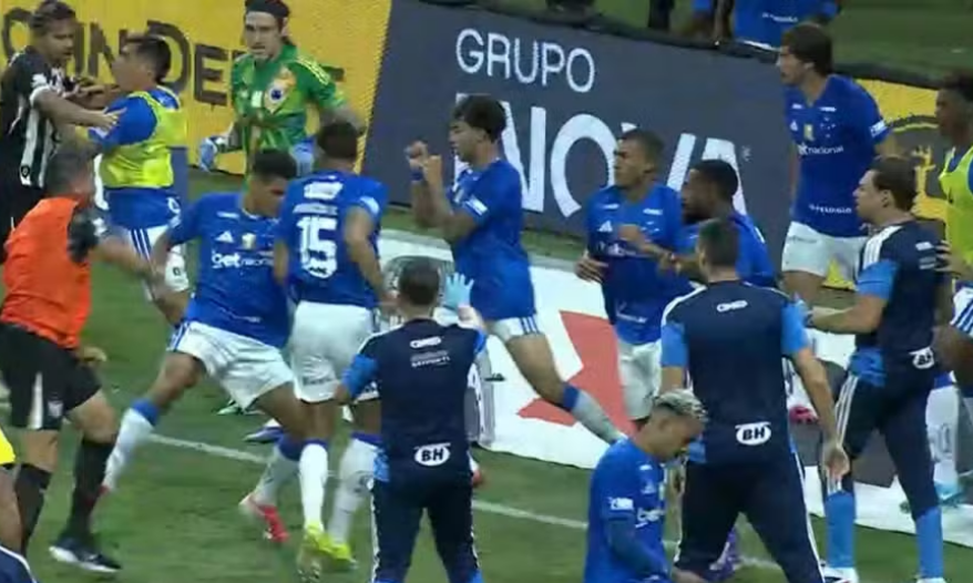 Imagem de Cruzeiro vence Atlético e é campeão mineiro em final marcada por briga generalizada no Mineirão