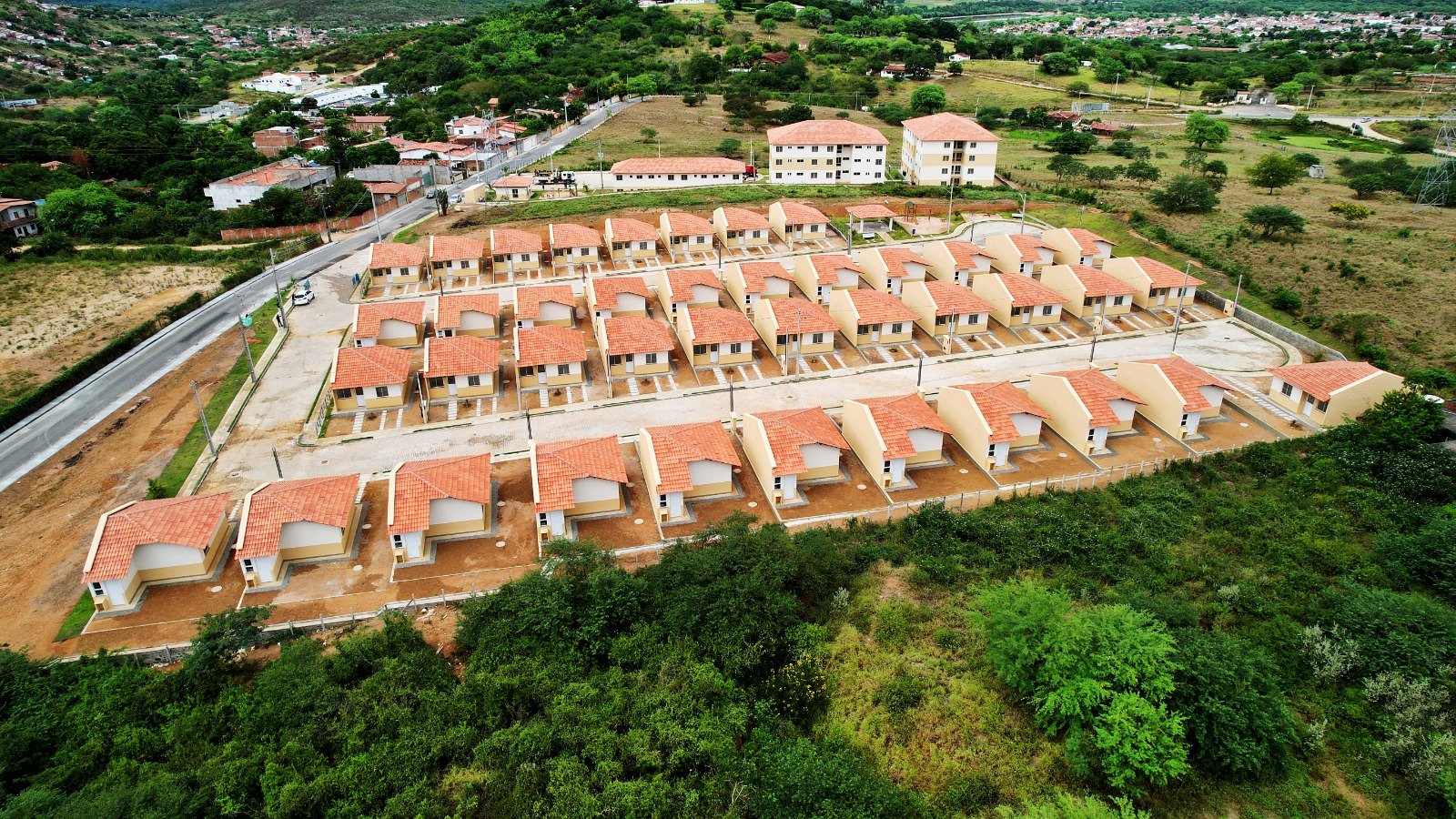 Imagem de Governador entrega de 95 unidades habitacionais do Minha Casa, Minha Vida Bahia e nova escola de tempo integral em Jequié