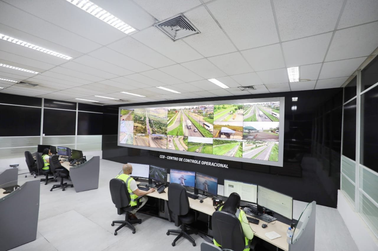 Imagem de Governador e ministro dos Transportes acompanham de perto o início dos trabalhos do DNIT nas BRs-324 e 116/BA