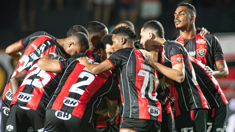 Imagem de Vitória pode perder pontos e até ser rebaixado se não quitar dívida após transfer ban da FIFA