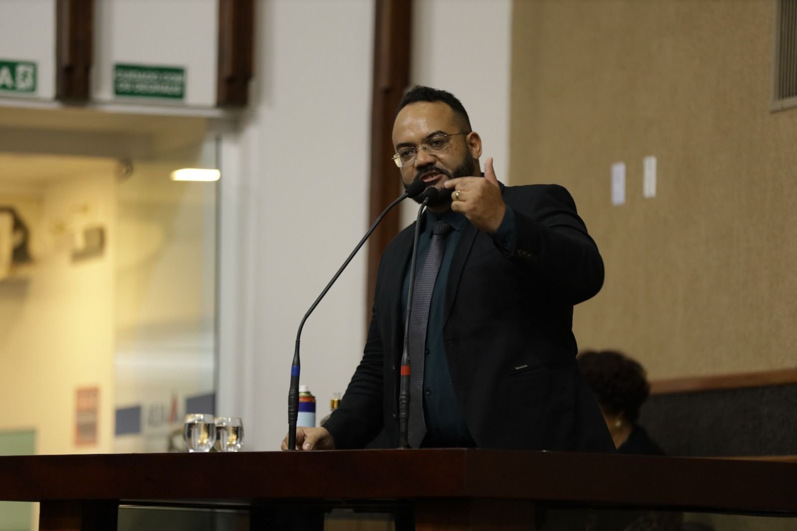 Imagem de Leandro de Jesus relembra que Rui Costa apoiou extinção do TCM em 2017: 'Agora quer indicar a sua esposa'