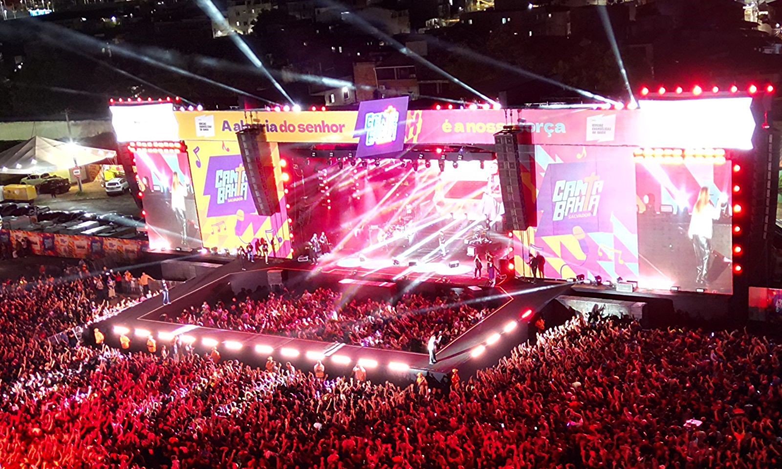 Imagem de Canta Bahia 2024 -  Festival de música gospel atrai 100 mil pessoas ao Parque de Exposições