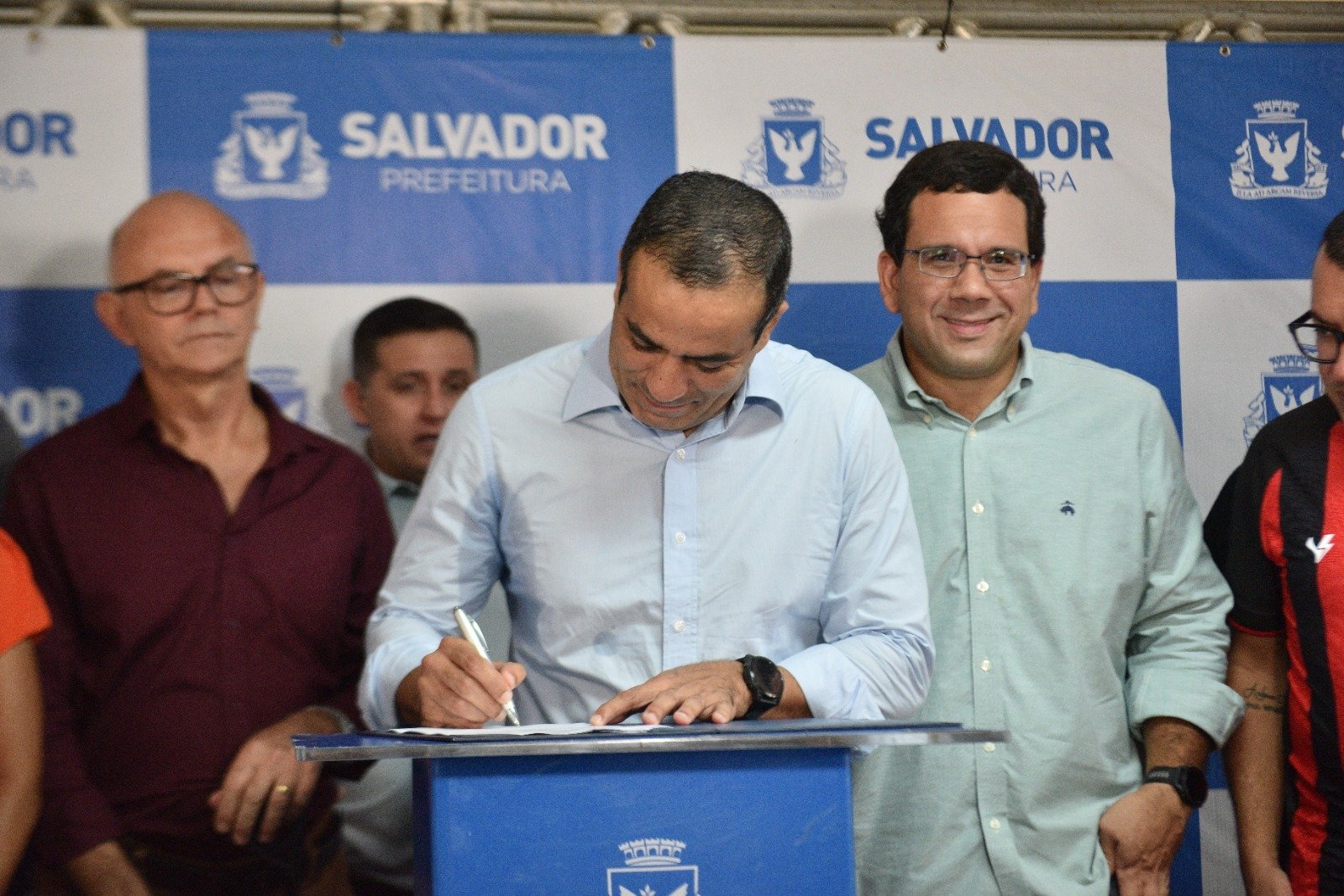 Imagem de Prefeitura inicia reforma de 80 quadras poliesportivas de escolas municipais