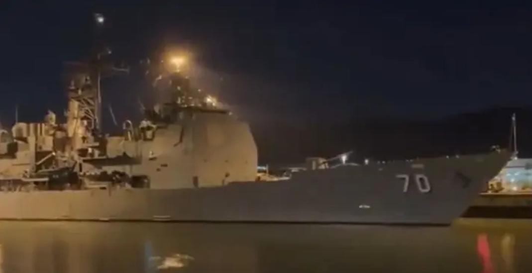 Imagem de Tensão no mar do Caribe: Aviões da Venezuela hostilizam navio de guerra dos EUA