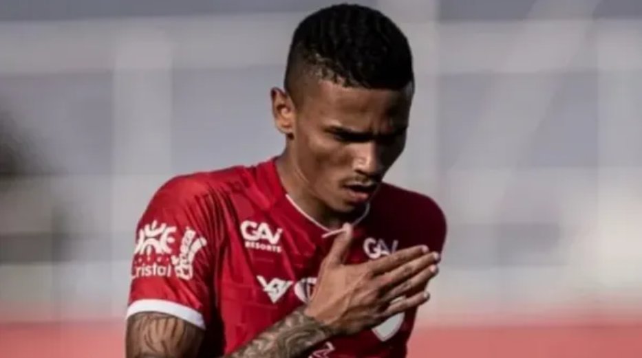 Imagem de Ex-Vila Nova, Romário é banido do futebol por participação em esquema de apostas