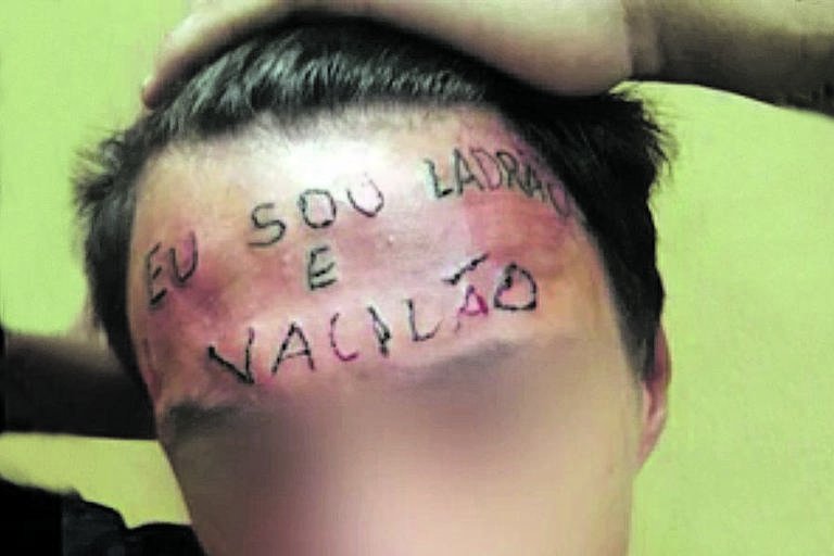 Imagem de 'Sou ladrão e vacilão': jovem que teve a testa tatuada foge da cadeia e perde direito ao semiaberto