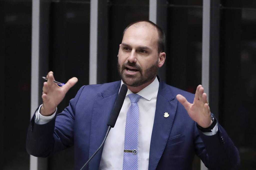 Imagem de Caroline de Toni renuncia e Eduardo Bolsonaro é o novo líder da Minoria