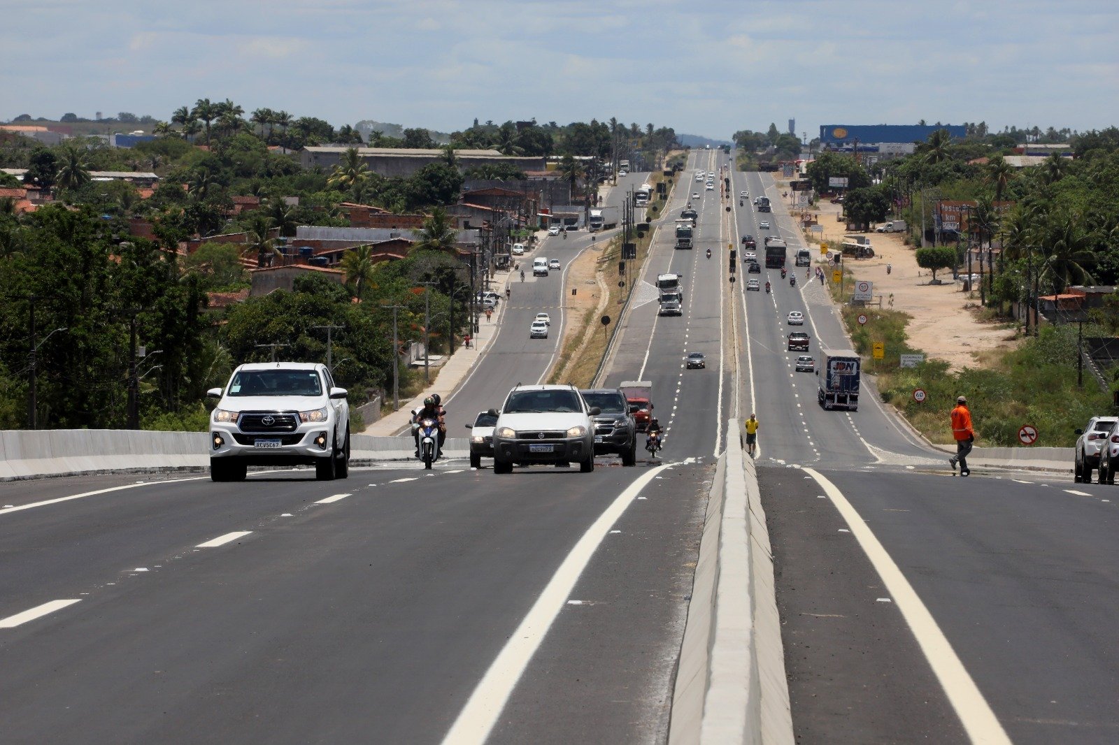 Imagem de Ao lado de ministro dos Transportes, Jerônimo participa de entrega do complexo de viadutos na BR-116, em Feira de Santana