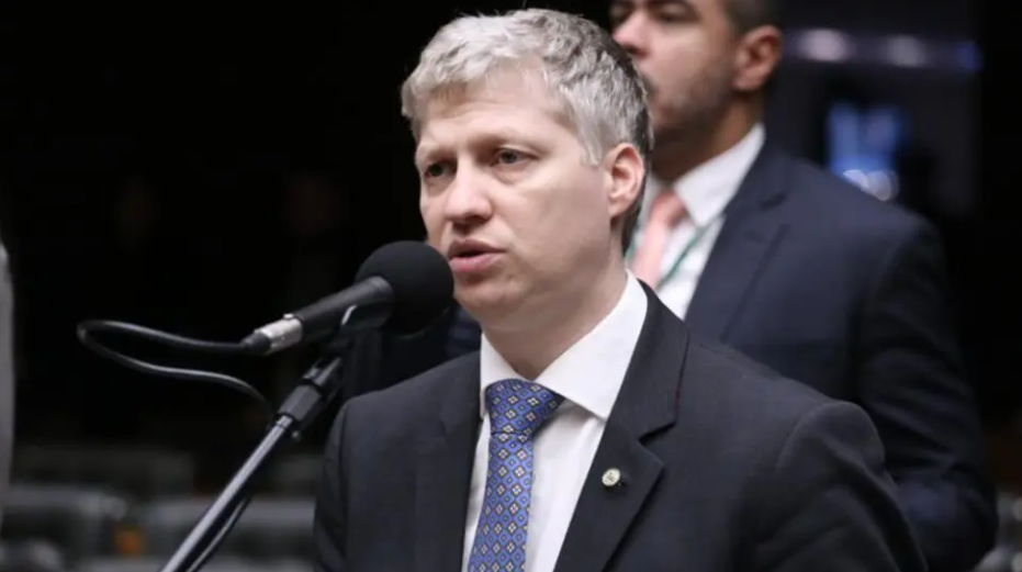 Imagem de Novo volta a pedir convocação de Lulinha na CPMI do INSS