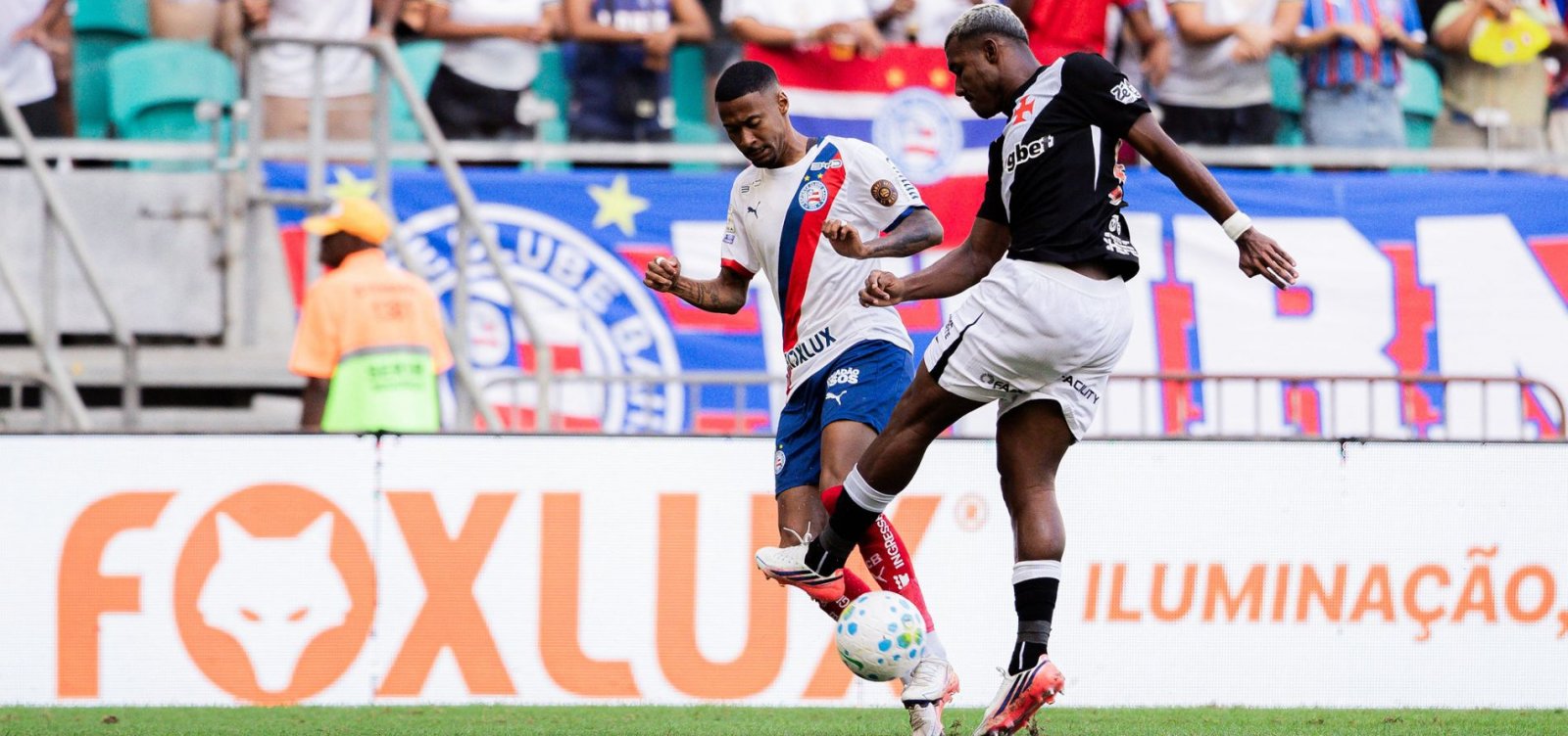 Imagem de Bahia e Vasco empatam sem gols em jogo marcado por quatro gols anulados na Fonte Nova