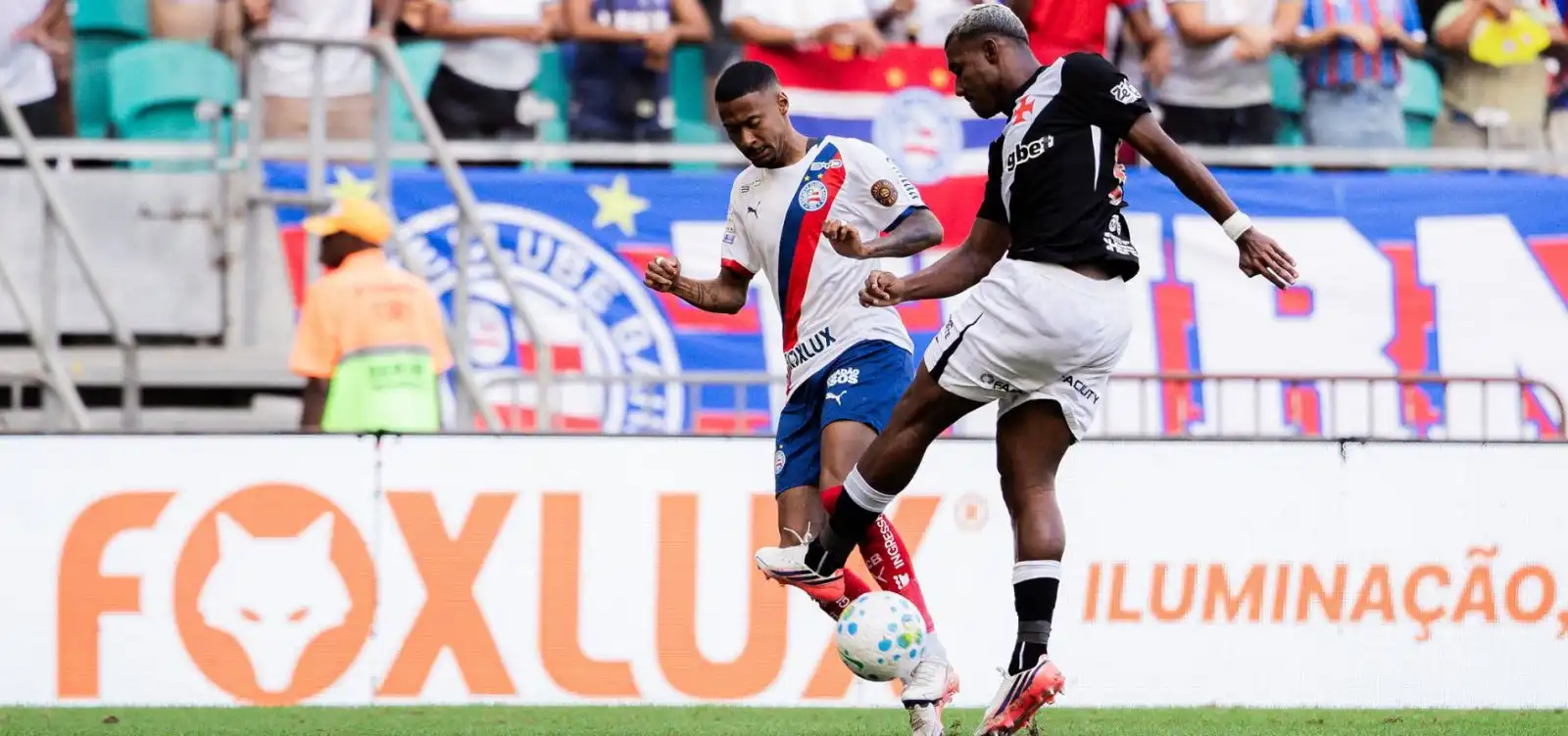 Imagem de Bahia e Vasco empatam sem gols em jogo marcado por quatro gols anulados na Fonte Nova