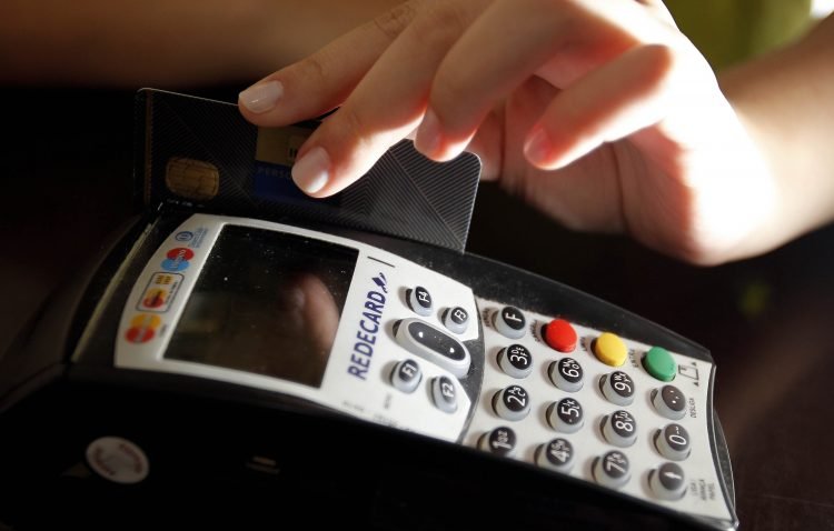 Imagem de Juros do rotativo do cartão de crédito atingem menor patamar desde março de 2023