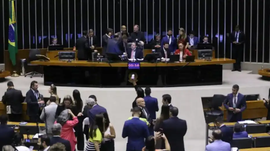 Imagem de Câmara aprova piso salarial para professores temporários