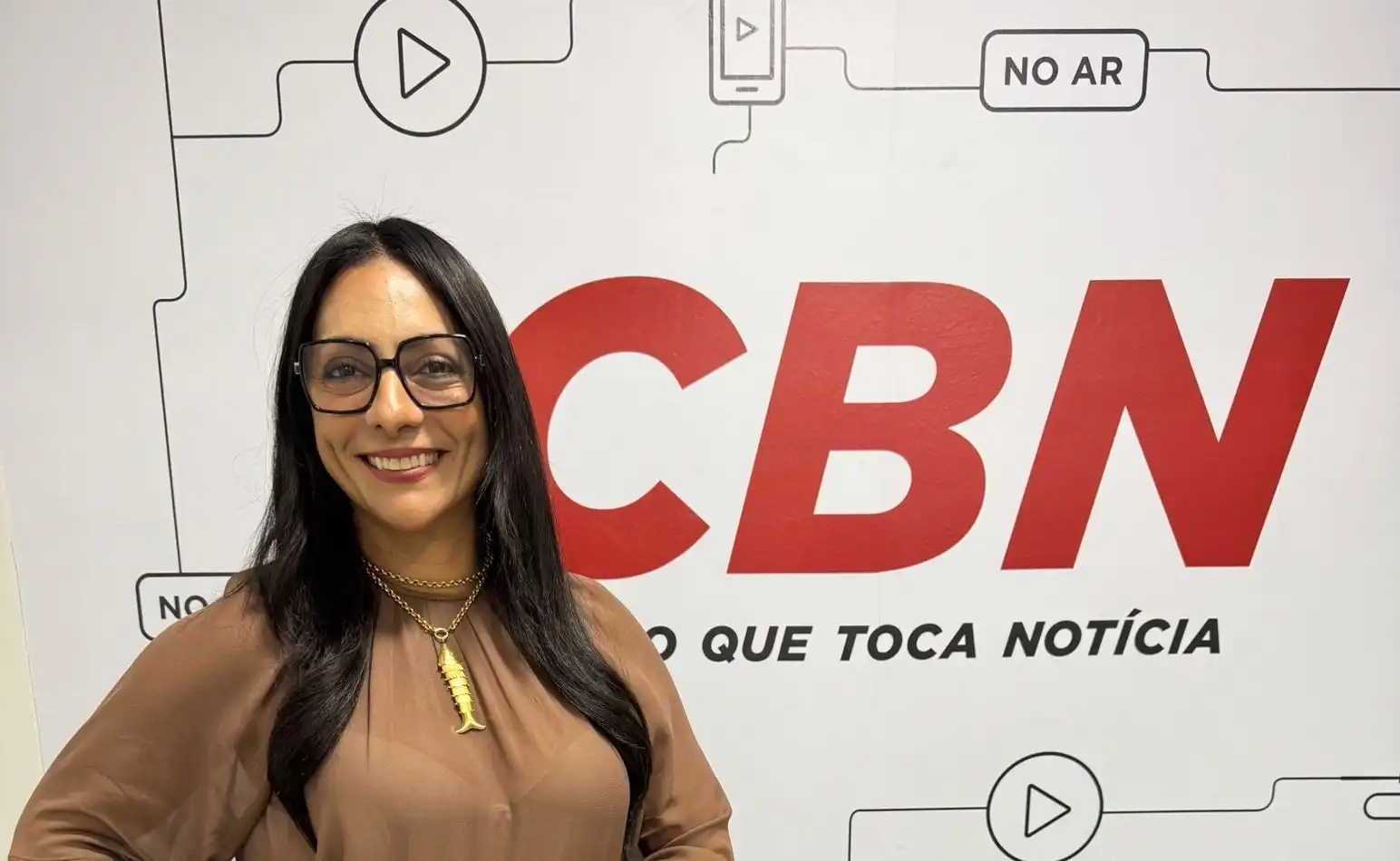 Imagem de Advogada Ana Patrícia Dantas Leão reúne os 11 candidatos ao Quinto Constitucional do TRT5 em entrevista na CBN Salvador