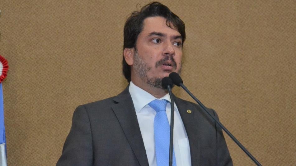 Imagem de Pedro Tavares cobra ampliação de voos e retomada de obras paradas do Governo do Estado em Ilhéus