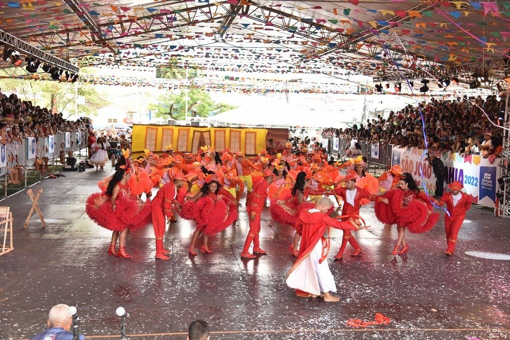 Imagem de Campeonato Estadual reúne mais de 50 quadrilhas na Praça da Revolução, em Periperi