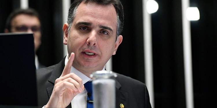 Imagem de Pacheco atende parlamentares pró-Lula e adia sessão que instalaria CPMI do 8 de janeiro