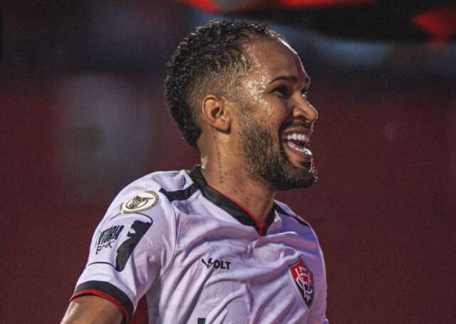 Imagem de Vitória vence o RB Bragantino com gol no 2º tempo e sai do Z-4