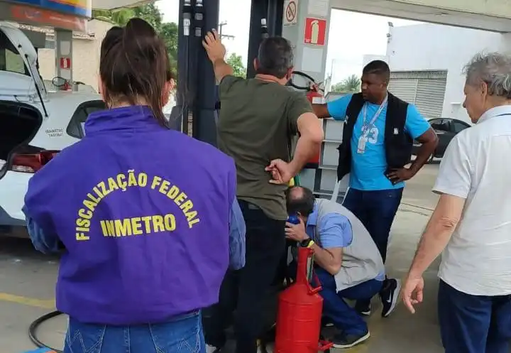 Imagem de Inmetro lidera operação conjunta inédita contra fraudes em postos de combustíveis na Bahia