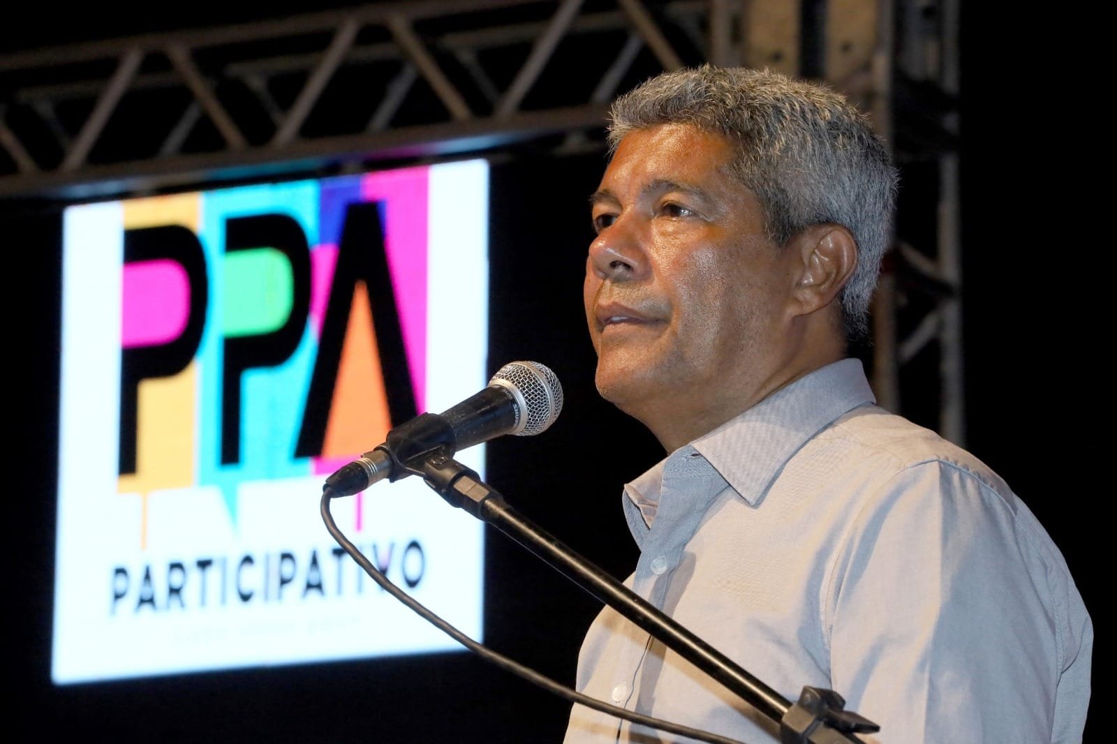 Imagem de Jerônimo anuncia pagamento do Bolsa Presença para 298 mil estudantes nesta quarta