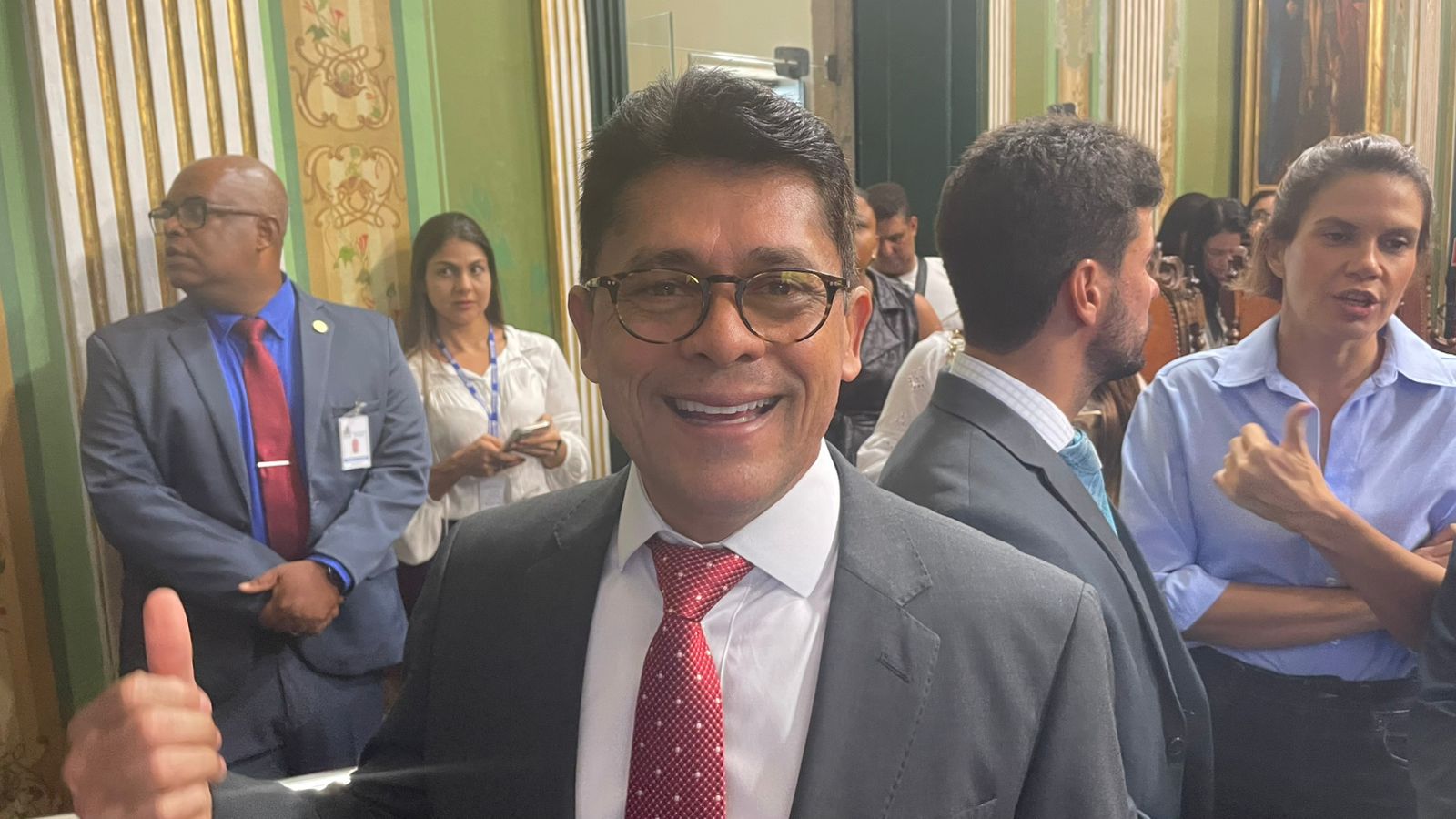 Imagem de Luiz Carlos vê ACM Neto ao lado de Caiado e diz ser 'muito difícil' apoio a Flávio Bolsonaro