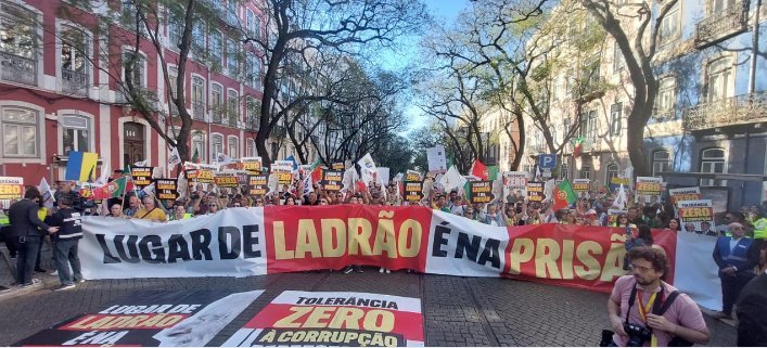 Imagem de Lula enfrenta protesto em Portugal: ‘Lugar de ladrão é na prisão’ 