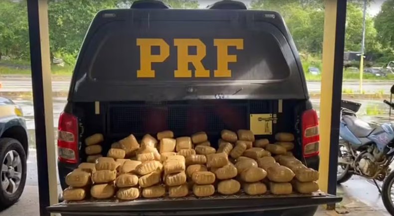 Imagem de Casal é preso com 79 kg de haxixe escondidos em carro no sul da Bahia