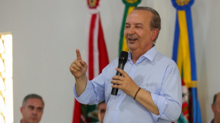 Imagem de Governador de Santa Catarina nomeia filho para Secretaria da Casa Civil