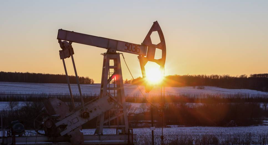 Imagem de EUA autorizam venda temporária de petróleo russo para conter alta global dos preços