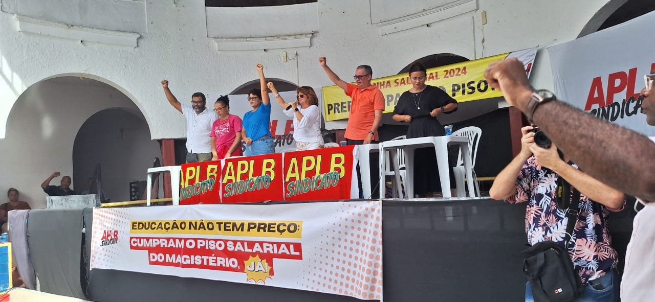 Imagem de Educação: categoria aprova estado de greve após prefeito não apresentar proposta de reajuste salarial