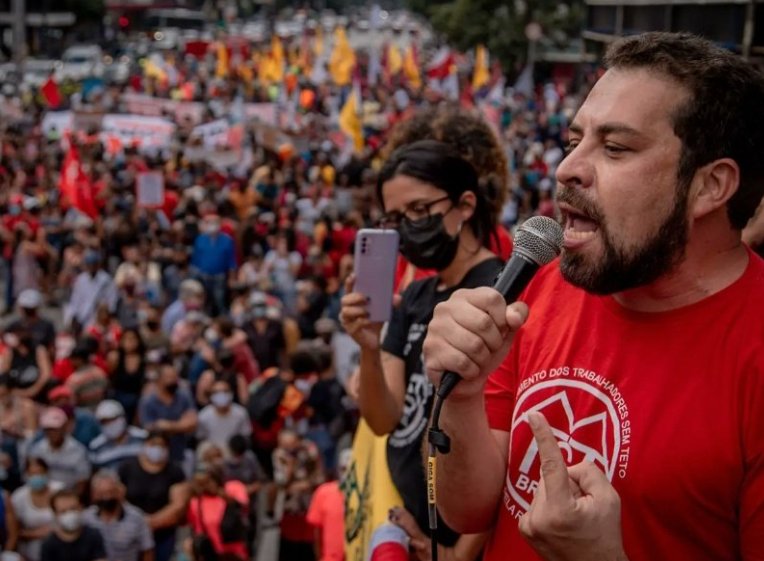 Imagem de Boulos afirma que público de ato contra anistia na Paulista foi maior que o de Bolsonaro em Copacabana