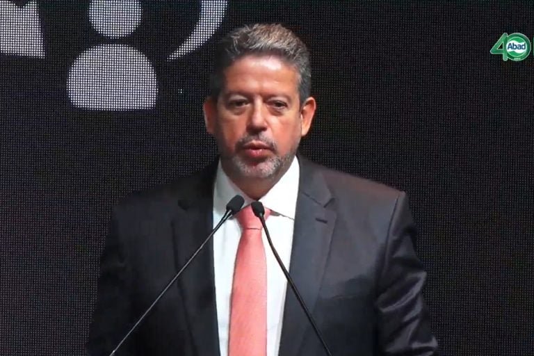 Imagem de Lira volta a alfinetar Lula e rejeita ‘retrocesso’ no Marco do Saneamento