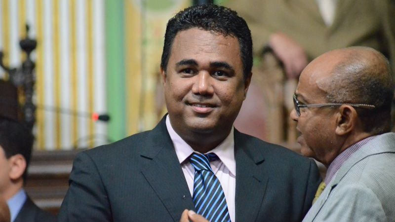 Imagem de Leandro Guerrilha se reúne com secretária de Saúde para tratar sobre os bairros do Saboeiro e Cabula