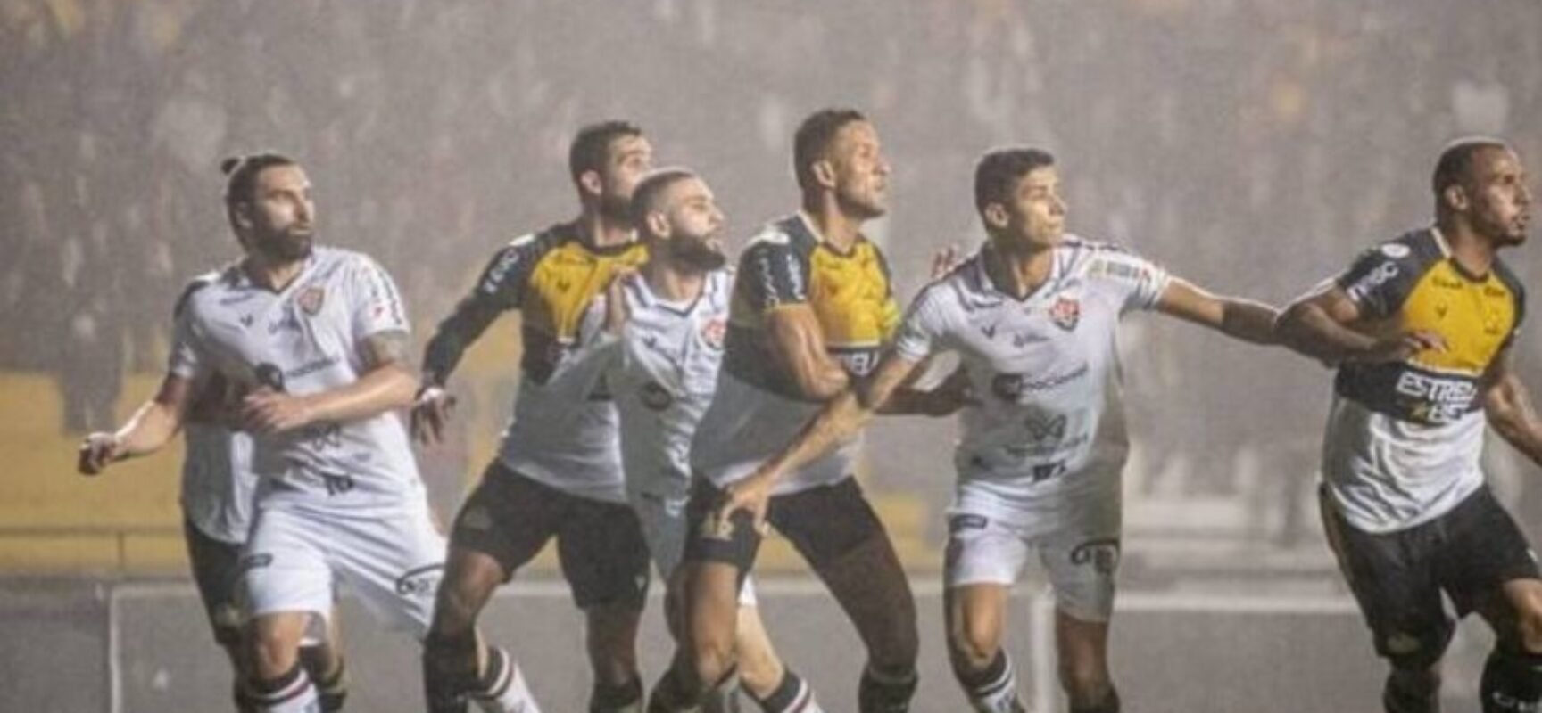 Imagem de Vitória volta a tropeçar contra o Criciúma e perde fora de casa por 1 a 0