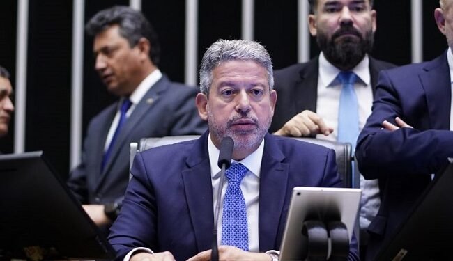 Imagem de Arthur Lira adia reunião de líderes da Câmara para após o recesso