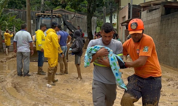 Imagem de Temporal arrasa litoral norte de SP e mata ao menos 24 pessoas; Tarcísio anuncia operação de resgate com Exército