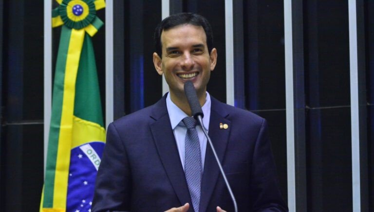 Imagem de Projeto de Leo Prates que regulamenta profissão de salva-vidas é aprovado em comissão da Câmara