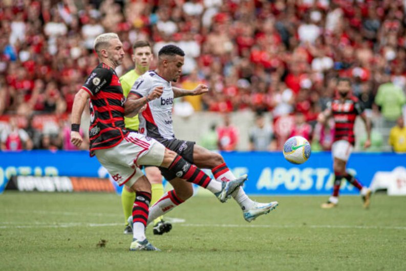 Imagem de Com gol de Alerrandro, Vitória empata com o Flamengo para encerrar 2024