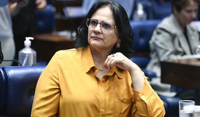 Imagem de Damares votará contra indicação de Zanin