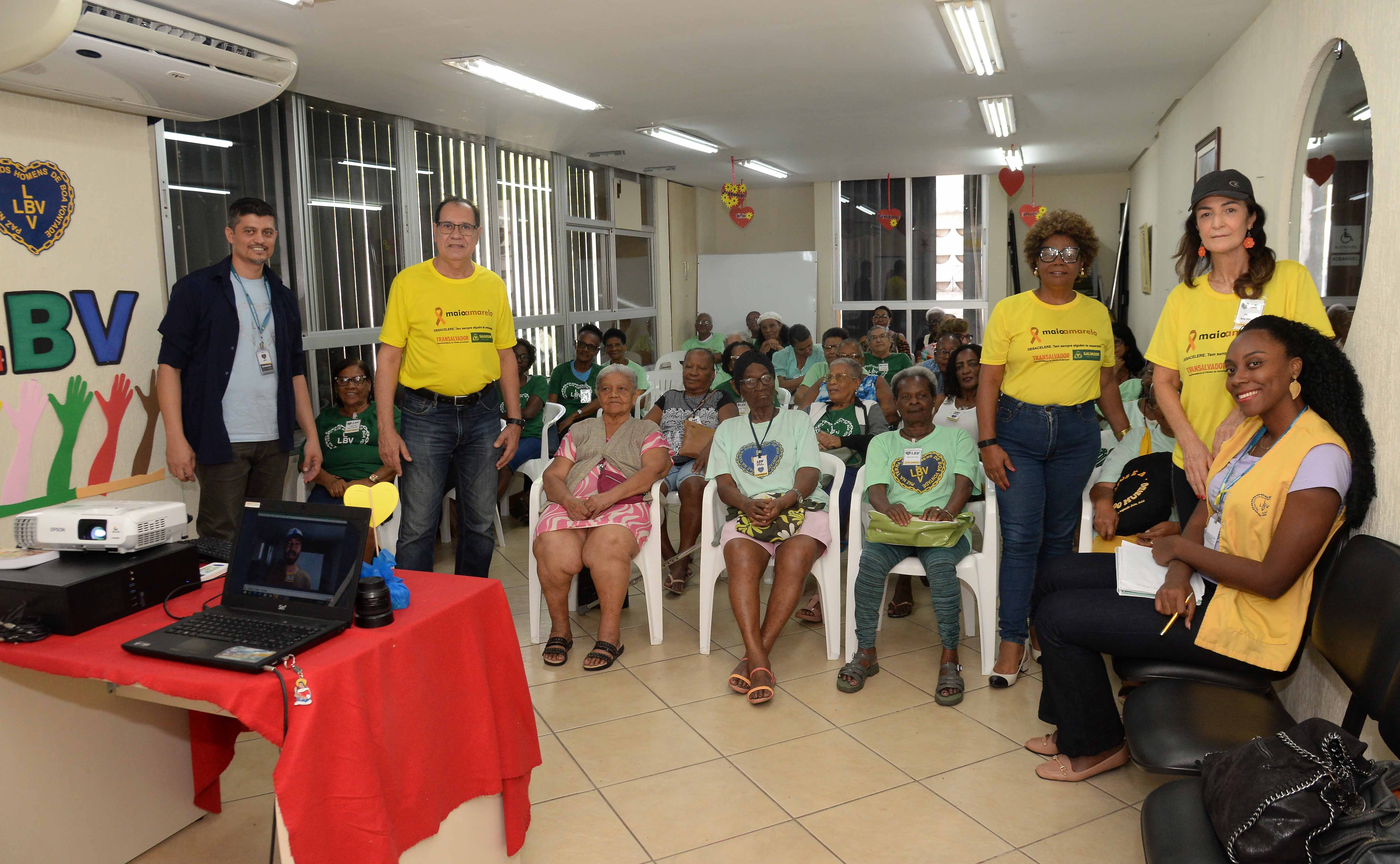 Imagem de Maio Amarelo: Transalvador realiza palestra sobre trânsito seguro e esclarece dúvidas na LBV