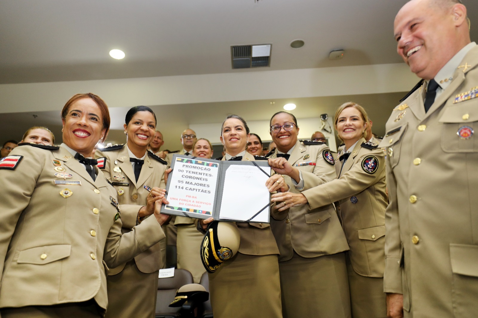 Imagem de Governador sanciona leis para criação de novos comandos e promove oficiais da Polícia Militar