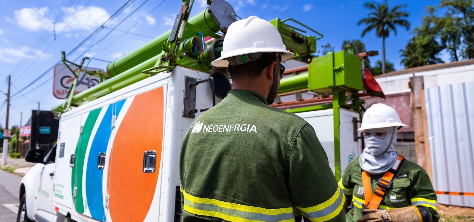 Imagem de Operação retira mais de 640 toneladas de cabos irregulares de telefonia e internet na Bahia