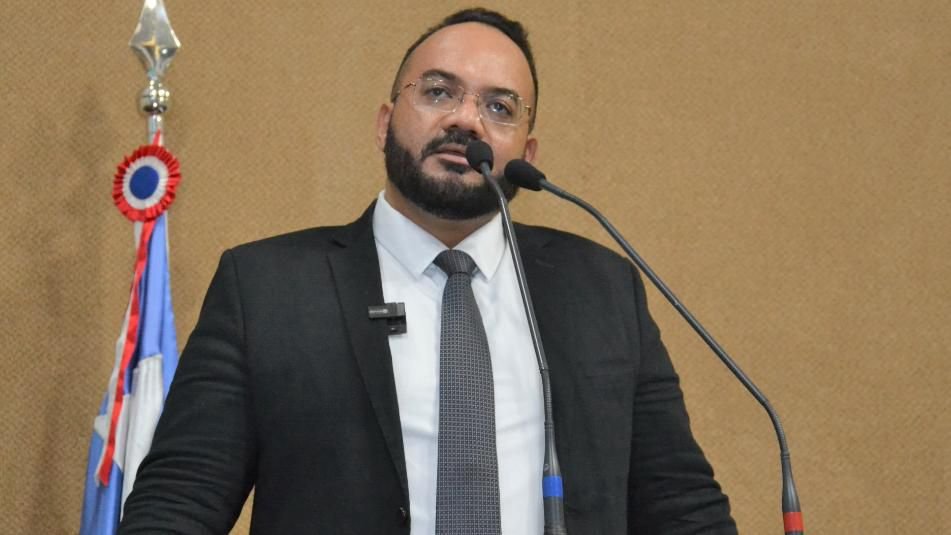 Imagem de Leandro de Jesus se diz 'satisfeito' com Roma, cogita federal e afirma ter três candidatos: 'Jair, Messias e Bolsonaro'