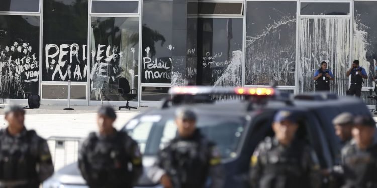 Imagem de Governo Lula coloca sigilo em imagens de câmeras de vigilância do Planalto durante invasão de 8 de Janeiro