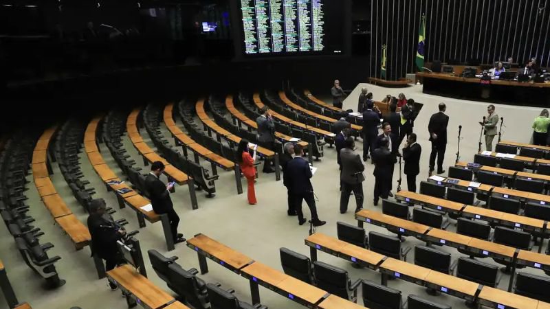 Imagem de Deputado baiano muda autodeclaração racial pela terceira eleição consecutiva